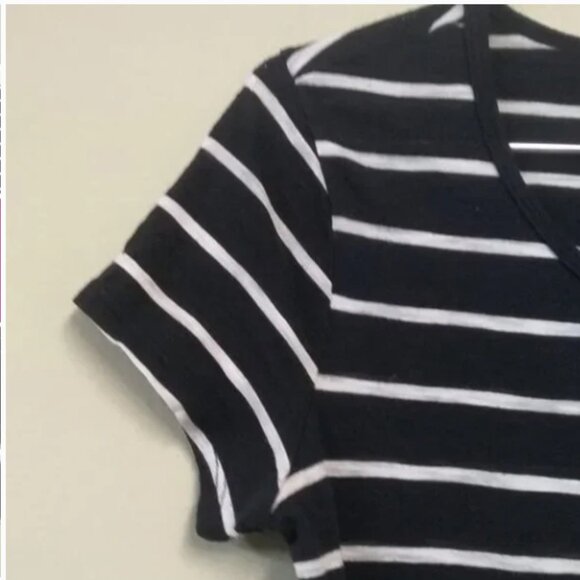 SO Perfect Scoop Striped Top Size Medium - Picture 5 of 8